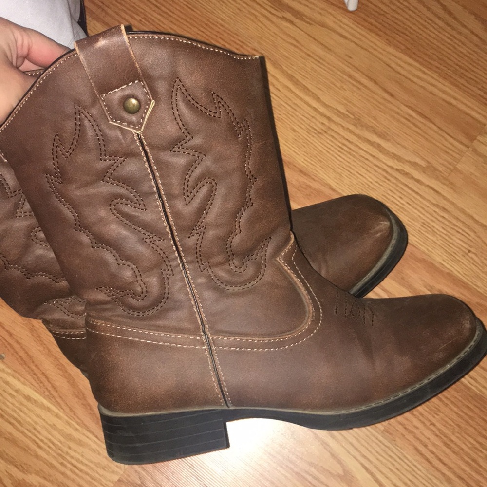 Square toe cowboy boots
